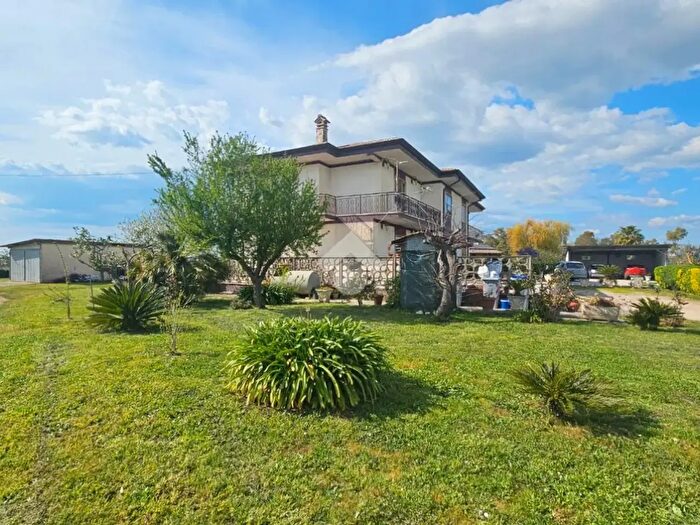 Casa con 7 locali in vendita in Strada della Costa, Latina