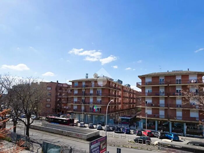 Appartamento trilocale in vendita in Via Domenico De Dominicis, Roma