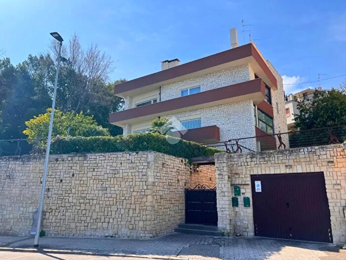 Appartamento trilocale in affitto in Via Thaon De Revel, Ancona