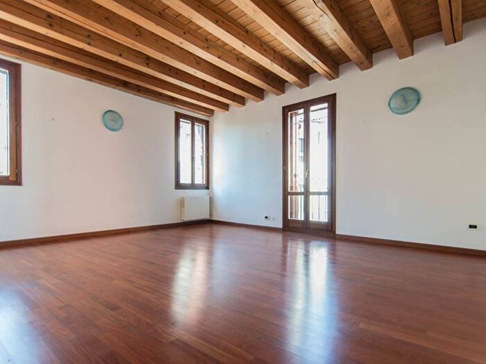 Appartamento con 6 locali in affitto in Centro Storico, Vicenza