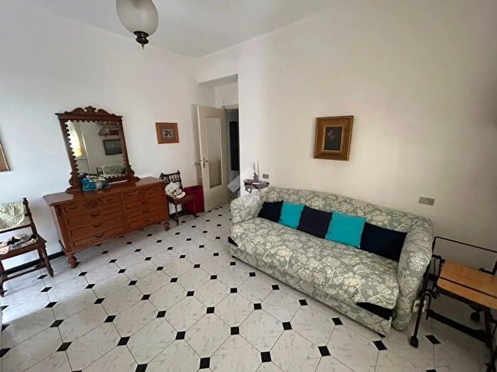 Appartamento trilocale in vendita in Via Mario Zignago, Rapallo