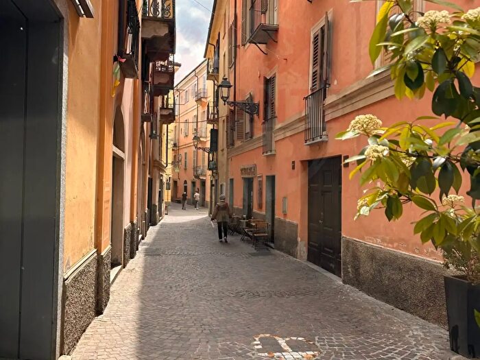 Appartamento con 5 locali in vendita in Via Municipio, Acqui Terme