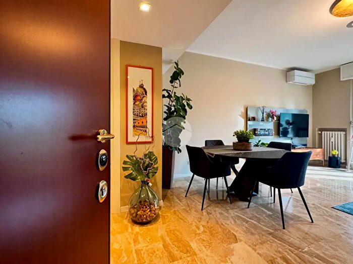 Appartamento trilocale in vendita in Via Nino Bixio, Peschiera Borromeo