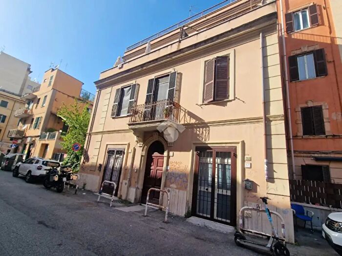 Appartamento bilocale in vendita in Via dei Furi, Roma