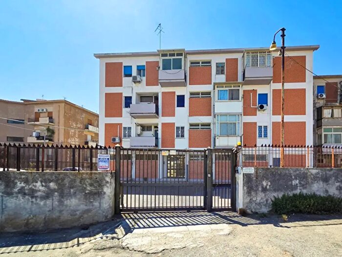 Appartamento trilocale in vendita in Via Empedocle, Messina
