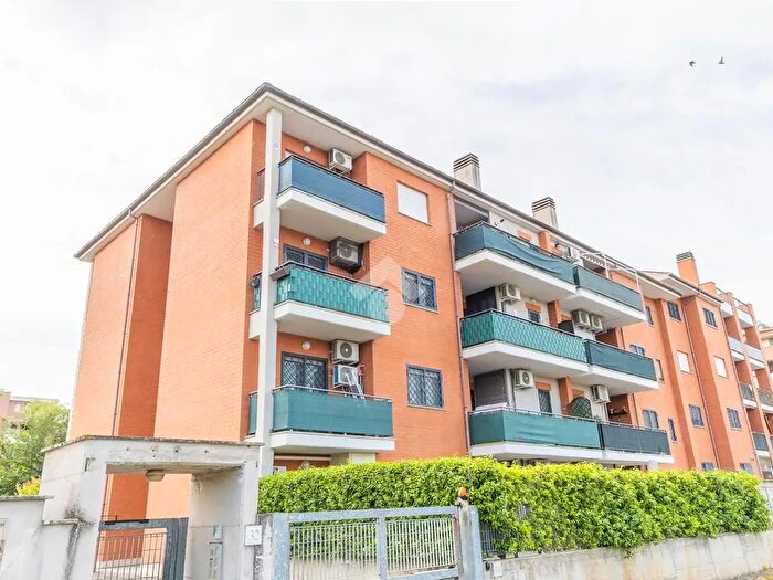 Appartamento trilocale in vendita in Via Fraine, Roma