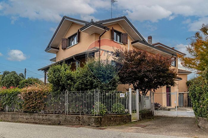 Casa con 11 locali in vendita in Via IV Novembre, Valdengo