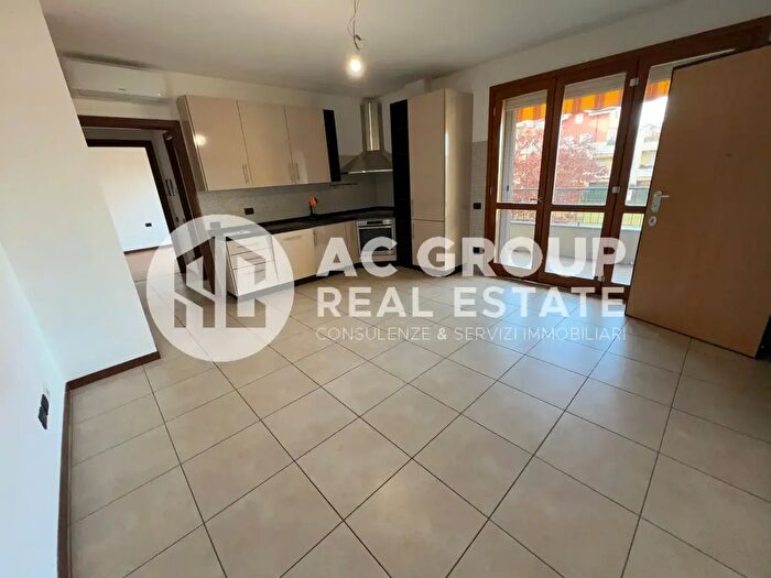 Appartamento bilocale in vendita in Via C Torres, Saronno