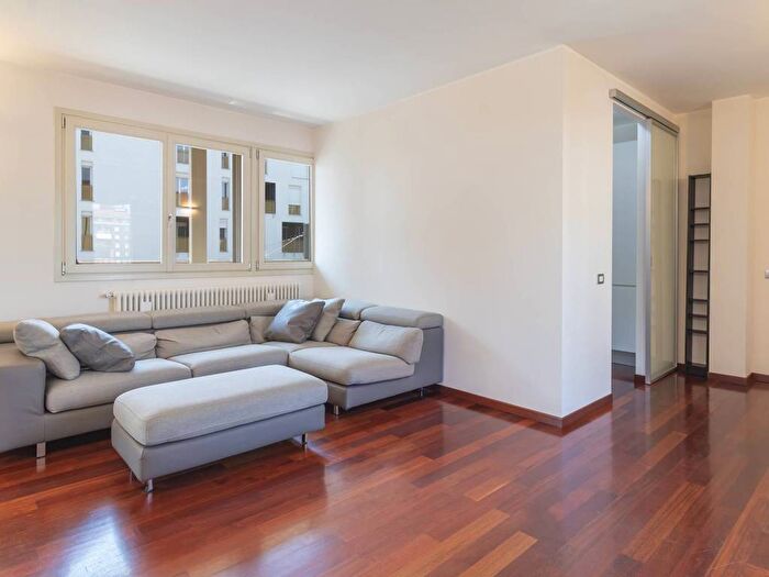 Appartamento trilocale in affitto in Via Guglielmo Silva, Monte Rosa Lotto, Milano