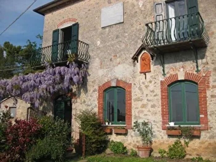 Casa quadrilocale in affitto in Pietrasanta