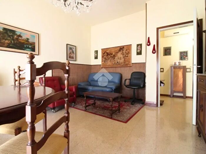 Appartamento quadrilocale in vendita in Via Pastrengo, Pavia