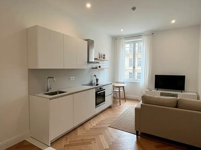 Appartamento trilocale in vendita in Via Adelaide Ristori, Firenze