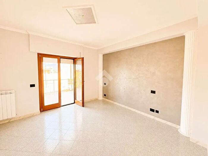 Appartamento quadrilocale in vendita in Appartamento Via Lazio, Fondi