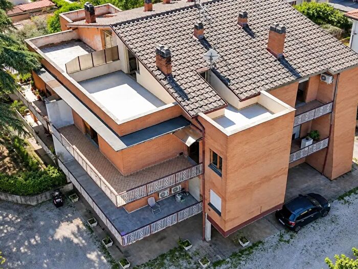 Appartamento quadrilocale in vendita in Viale Firenze, Foligno