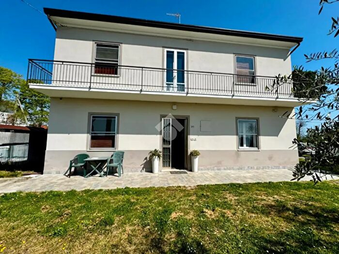 Casa con 6 locali in vendita in Via S Francesco, San Mauro Pascoli