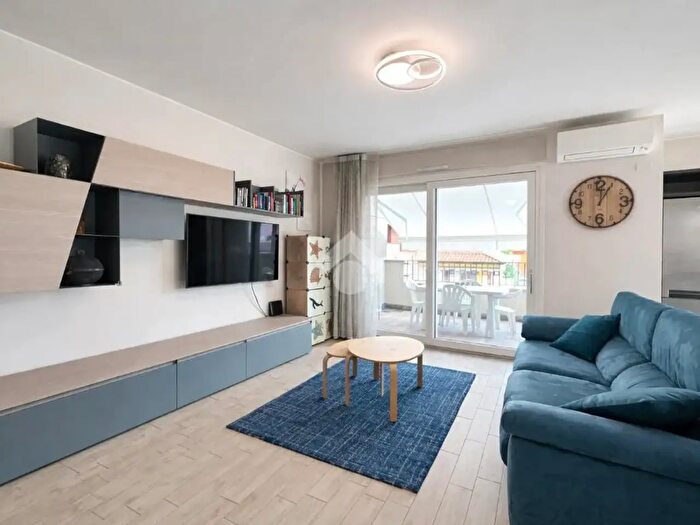 Appartamento quadrilocale in vendita in Viale Lombardia, Varedo