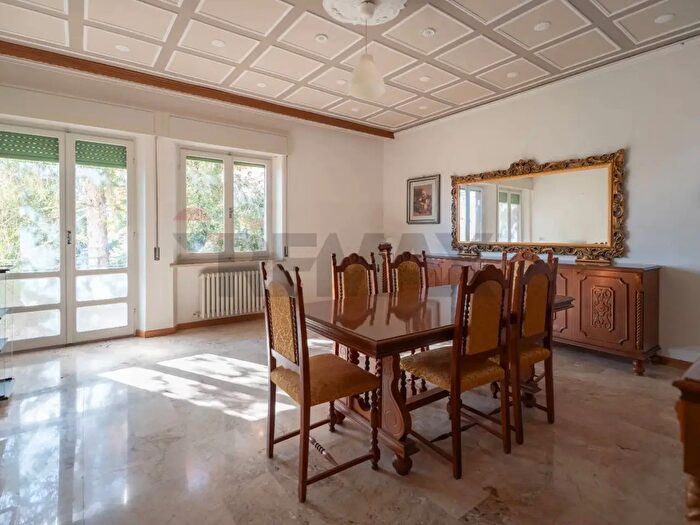 Appartamento con 6 locali in vendita in Via Valle, Cupramontana