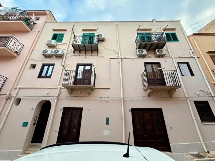 Casa con 7 locali in vendita in Castellammare del Golfo Via Cristoforo Colombo, Castellammare Del Golfo