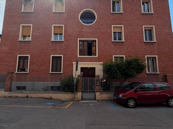 Appartamento trilocale in affitto in Via Giovan Battista Melloni, Saragozza fuori Porta, Bologna