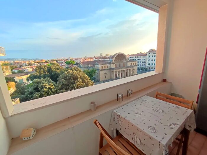 Appartamento quadrilocale in vendita in Viale Giosuè Carducci, Livorno