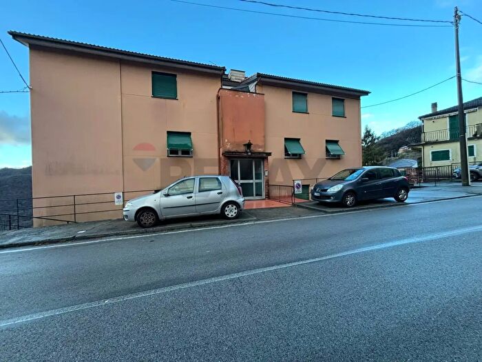 Appartamento con 5 locali in vendita in Via Orlando Bianchi, Uscio