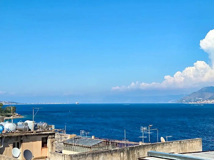 Appartamento con 6 locali in vendita in Via Principessa Mafalda, Messina