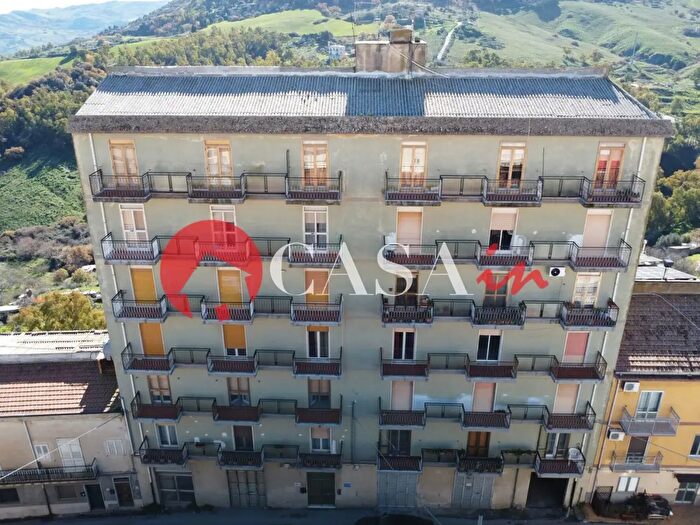 Appartamento con 6 locali in vendita in Marcello Capra, Nicosia