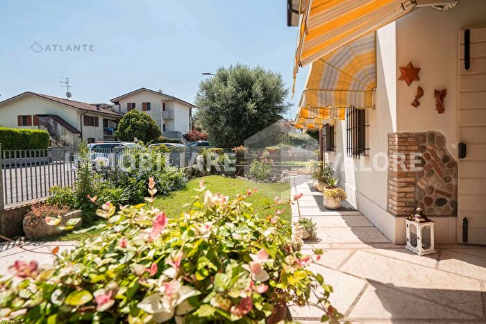 Appartamento trilocale in vendita in Valeggio Sul Mincio