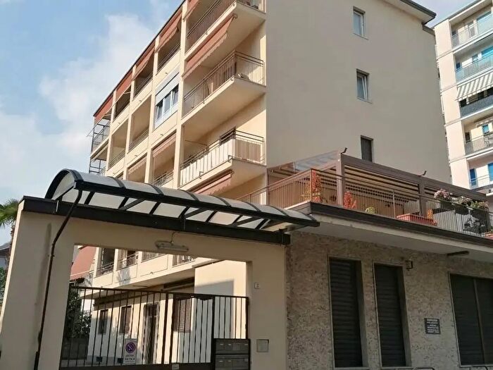 Appartamento trilocale in vendita in Via Zanella, Lecco