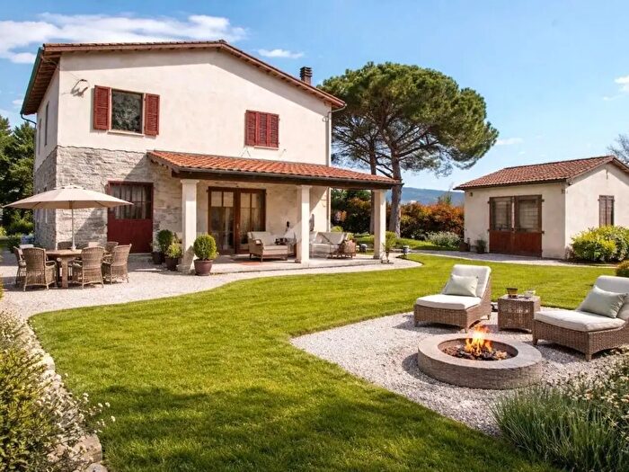 Casa trilocale in vendita in Via Pescaia, Larciano