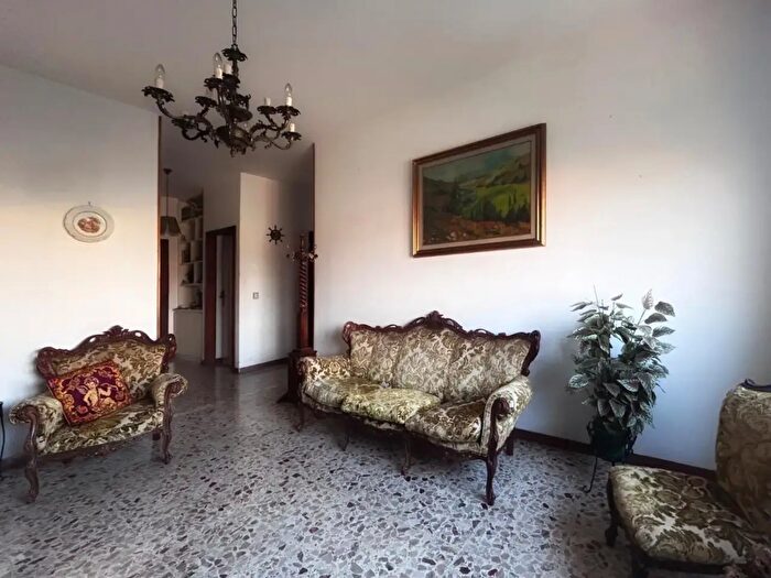 Appartamento trilocale in vendita in Alfredo Ascoli, Livorno