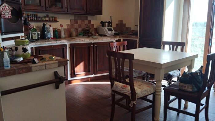 Casa con 7 locali in vendita in Cascina