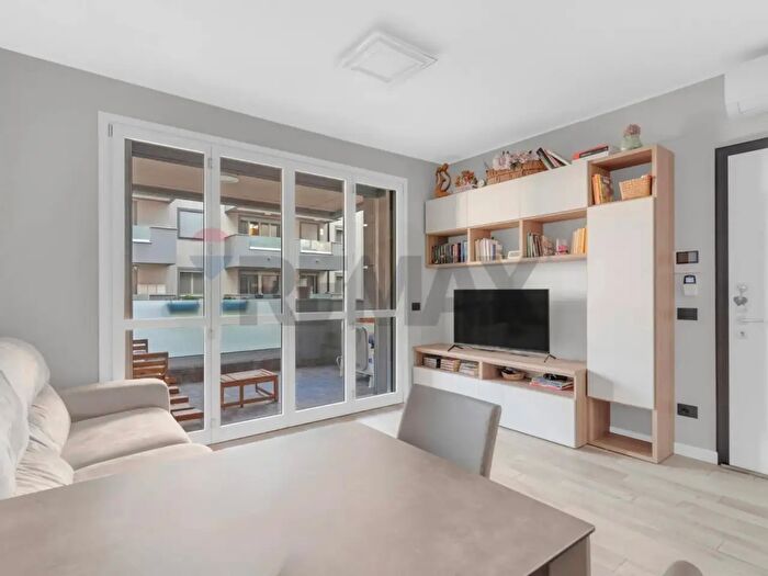 Appartamento trilocale in vendita in Via Grazia Deledda, Cornaredo