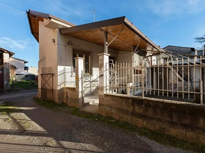 Casa bilocale in vendita in Via S Sebastiano, Marnate