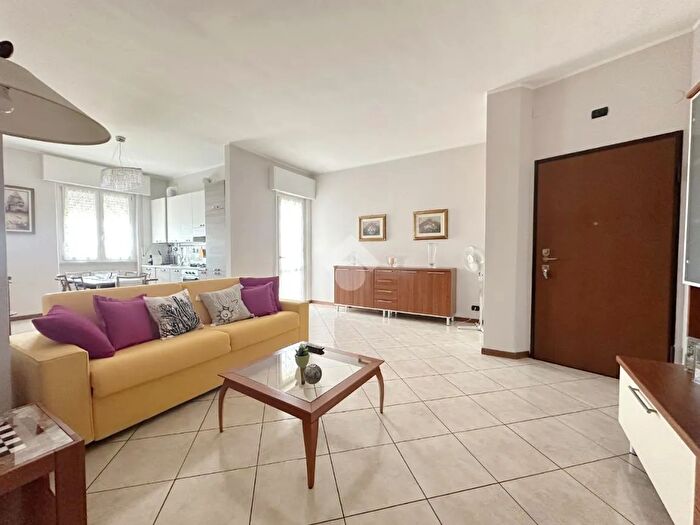 Appartamento quadrilocale in vendita in Via della Bassa, Carrara