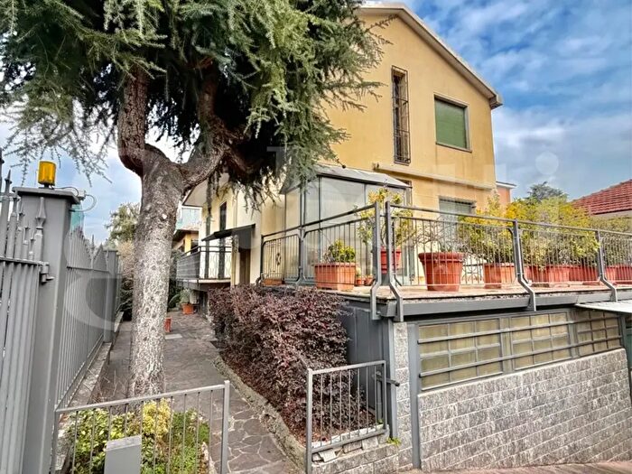 Appartamento con 5 locali in vendita in Via Somarè Enrico, Milano