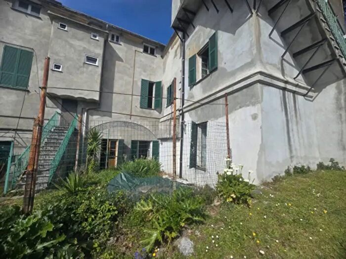 Appartamento quadrilocale in vendita in Via Fratelli di Coronata, Genova