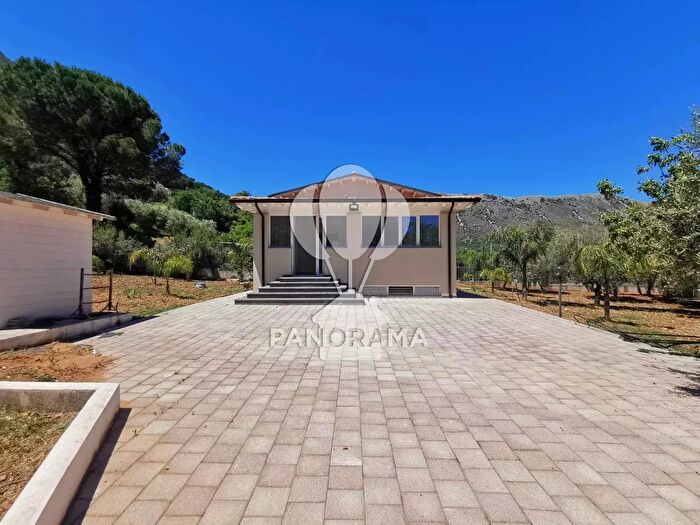 Casa con 5 locali in vendita in Carini