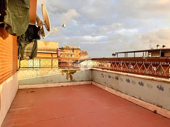 Appartamento trilocale in affitto in Via Mirabella Eclano, Borghesiana, Roma