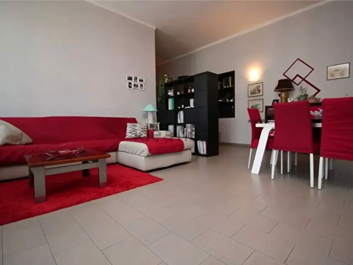 Appartamento con 6 locali in vendita in Via Volpiano, Torino