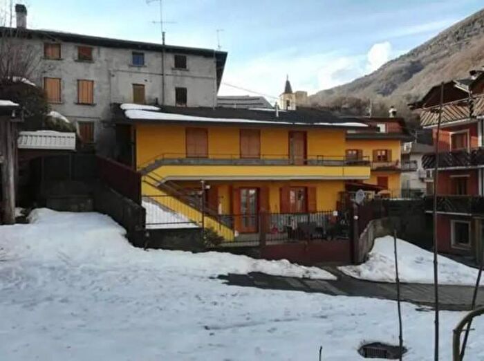 Appartamento trilocale in vendita in Via Libertà, Corteno Golgi