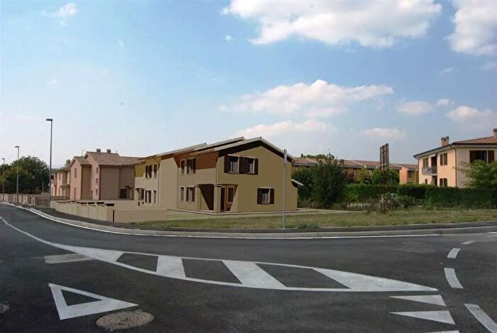 Casa con 7 locali in vendita in Via Taddeo Donnola, Spello