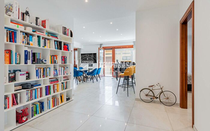 Appartamento trilocale in vendita in Via del Giordano, Roma