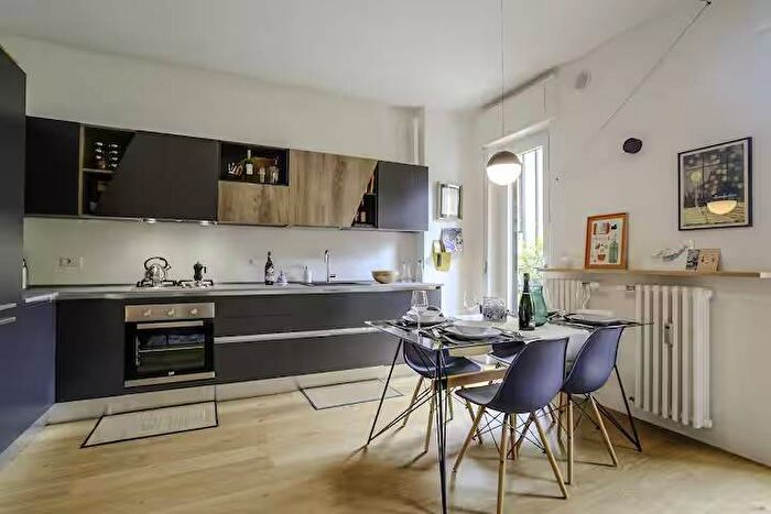 Appartamento trilocale in affitto in Via Mincio, Corvetto, Milano