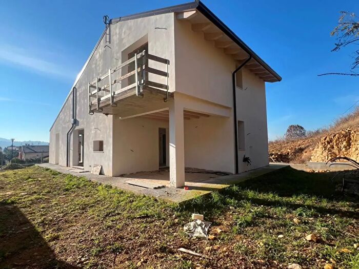 Casa con 12 locali in vendita in Sarego