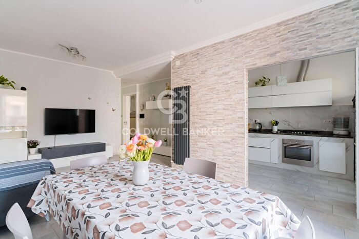 Casa con 7 locali in vendita in Via Archimede, Aradeo