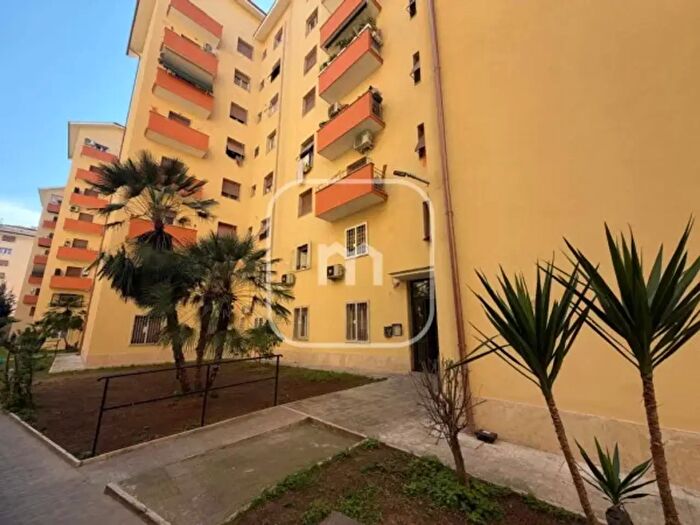 Appartamento trilocale in vendita in Via Lucio Mummio, Roma
