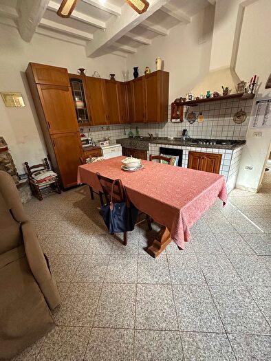 Casa con 6 locali in vendita in Campiglia Marittima