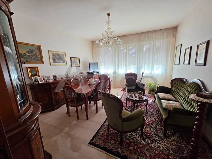 Appartamento con 5 locali in vendita in Viale Trieste, Rovigo
