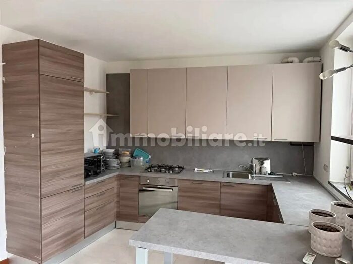 Appartamento trilocale in vendita in Via Madonna, Trezzano Rosa